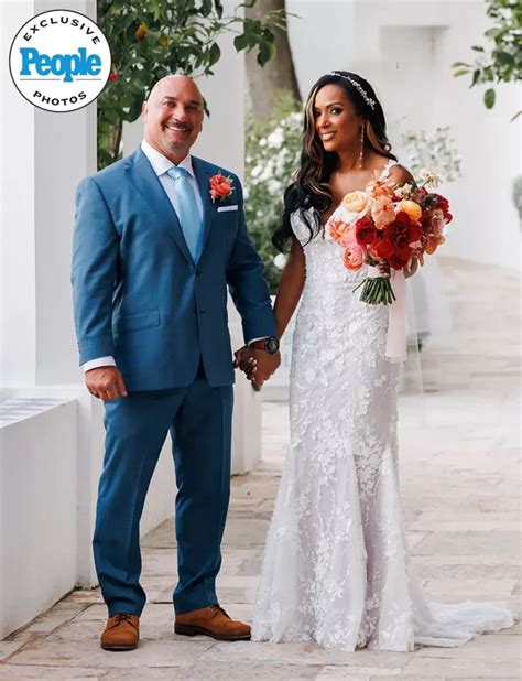 Fox NFL Sundays Jay Glazer Marries Rosie Tenison in Italy。